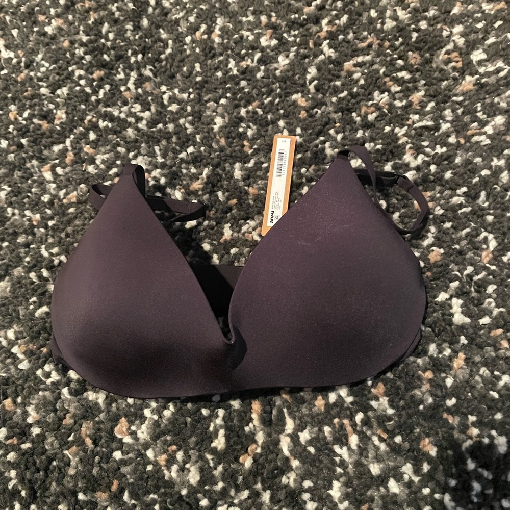 SKIMS Wireless Form Push-Up Plunge Bra